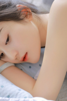 阿娇跪下吃J8图片